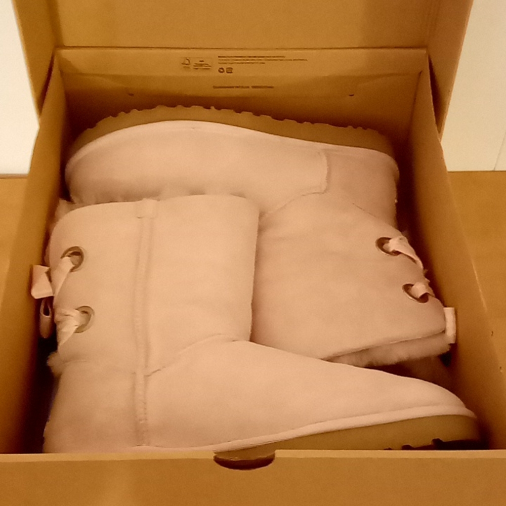 UGG